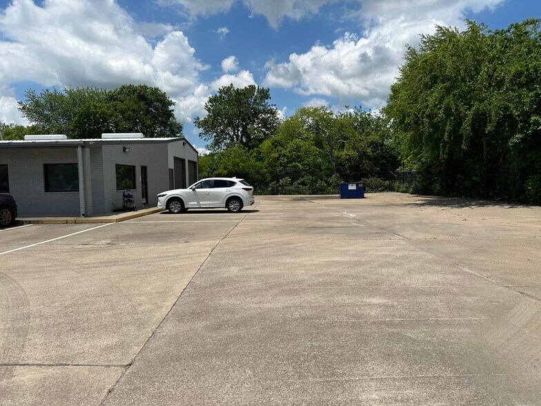 More Photos Of 1705 N Main St, Cleburne Auto Dealership For Lease