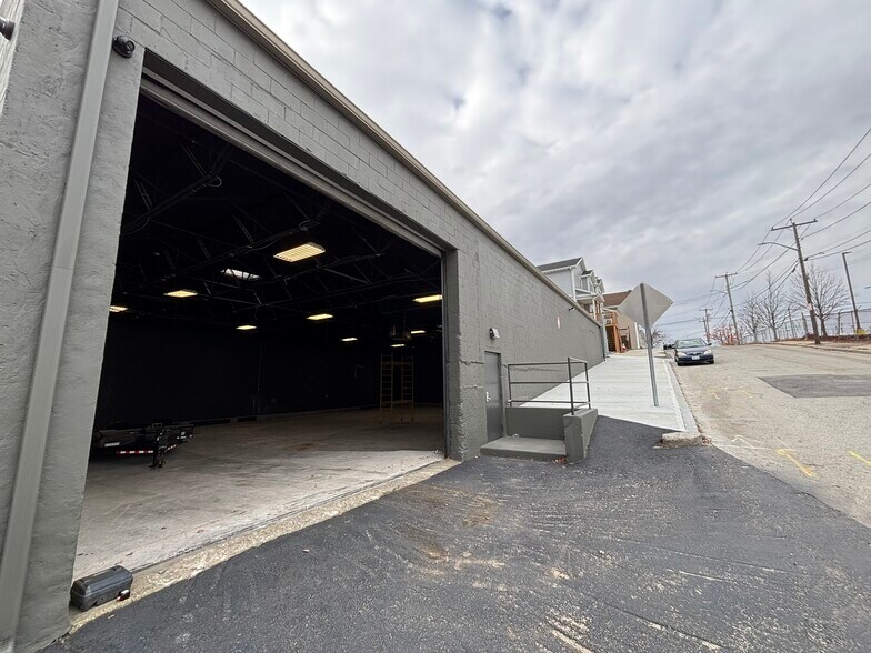 More Photos Of 162 O'Connell St, Providence Warehouse For Lease