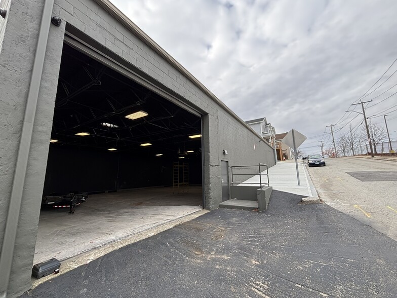 More Photos Of 162 O'Connell St, Providence Warehouse For Lease