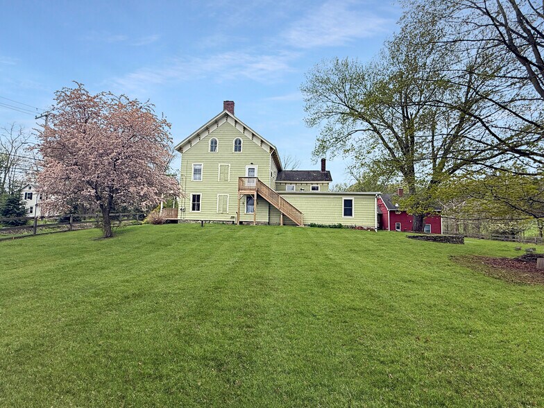 More Photos Of 2321-2325 NY-9D, Wappingers Falls Flex For Sale