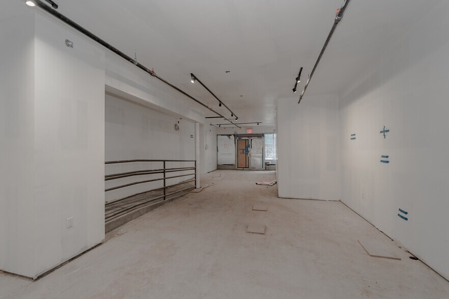 More Photos Of 131 W 14th St, New York Storefront Retail Residential For Lease