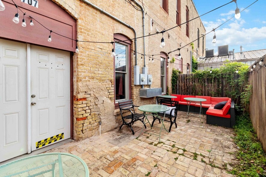 More Photos Of 709 Chestnut St, Bastrop Storefront Retail Residential For Sale