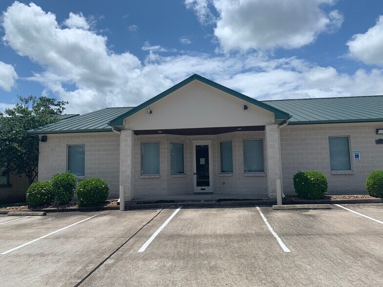 More Photos Of 1110 S Friendswood Dr, Friendswood Unknown For Lease