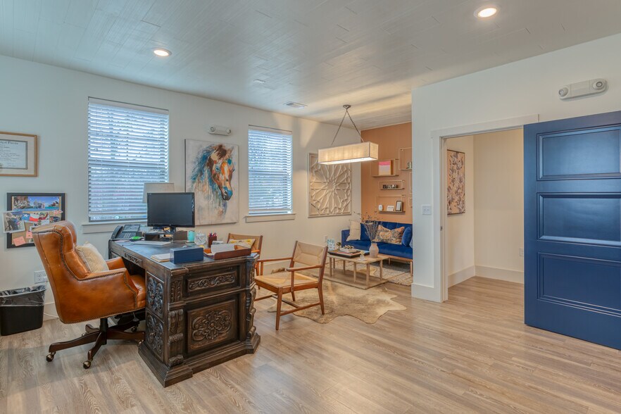 More Photos Of 210 E Church St, Weatherford Office Residential For Lease