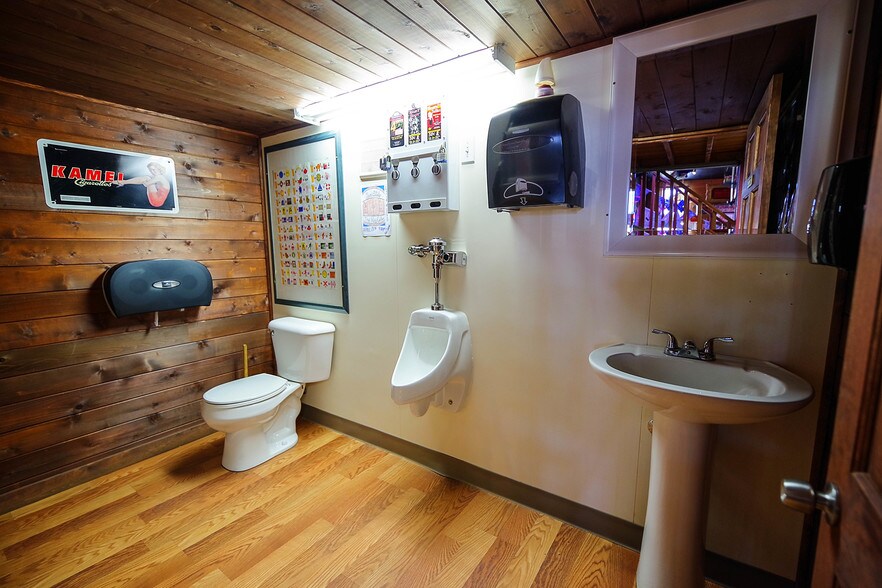 More Photos Of 112 N Pennsylvania Ave, Cle Elum General Retail For Sale