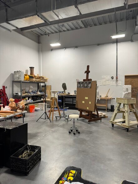 More Photos Of 4229 N FM 620 Hwy, Austin Showroom For Sale