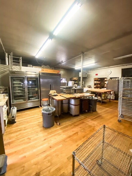 More Photos Of 915 E Lincoln Hwy, New Haven Restaurant For Sale