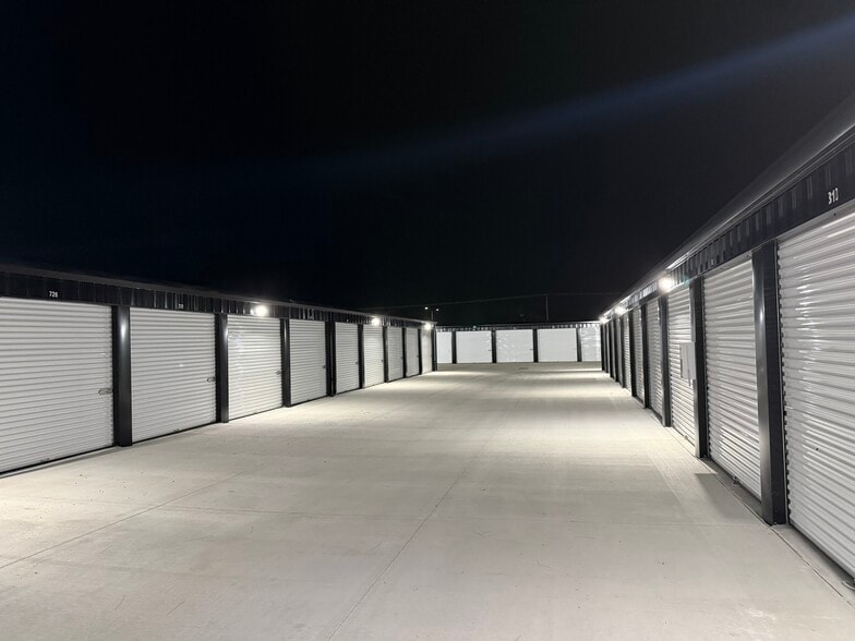 More Photos Of 1308 Adair Ct SW, Cedar Rapids Self Storage For Sale