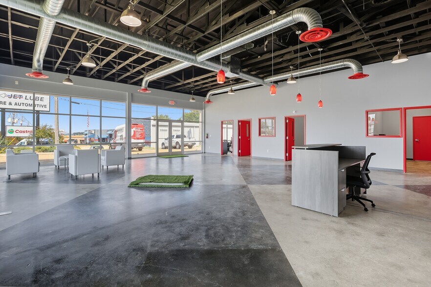 More Photos Of 4680 I-55 N Frontage Rd, Jackson Freestanding For Sale