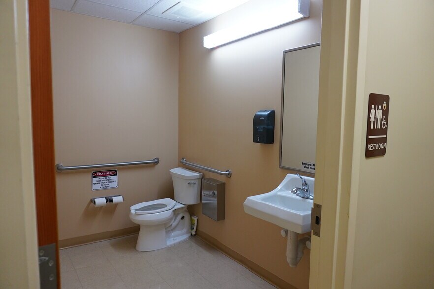 More Photos Of 11416 N 56th St, Tampa Medical For Lease