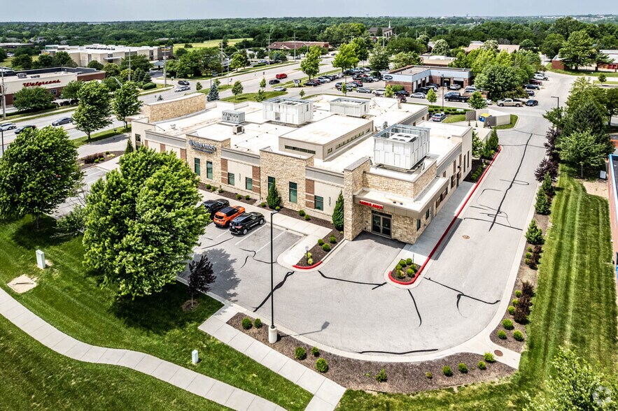 More Photos Of 13405 S Blackbob Rd, Olathe Hospital For Lease