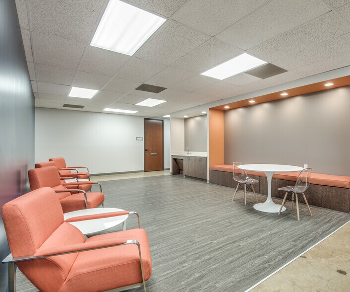 More Photos Of 9550 Forest Ln, Dallas Office For Lease