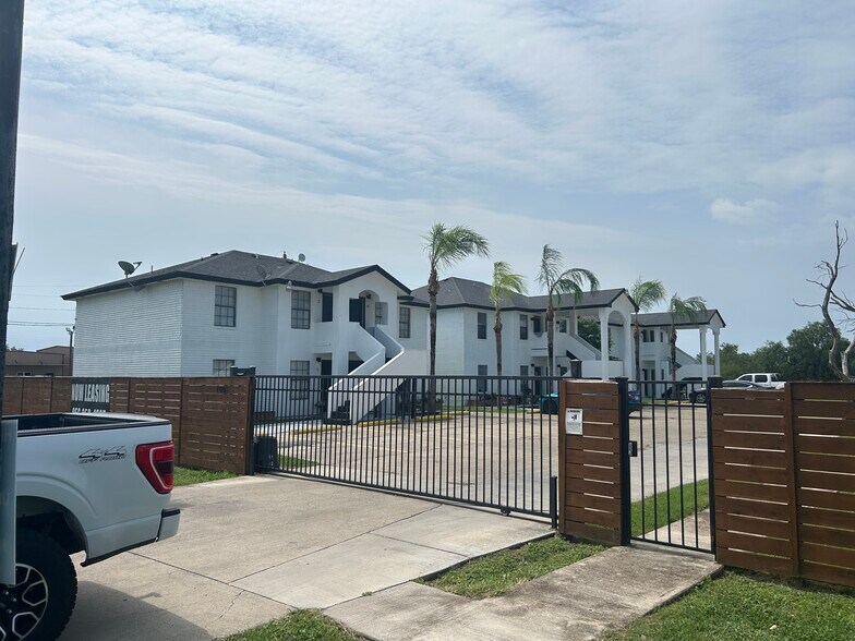 Primary Photo Of 1100 E Owassa Rd, Edinburg Apartments For Sale