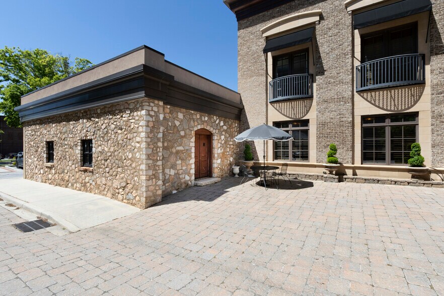 More Photos Of 151 E Church St, Anderson Hospitality For Sale