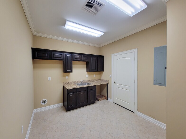 More Photos Of 4502 Riverstone Blvd, Missouri City Medical For Lease