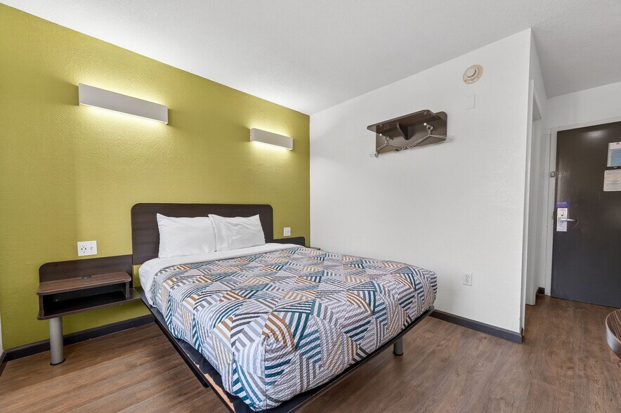 More Photos Of 1901 Broadcast St, Gastonia Hotel For Sale