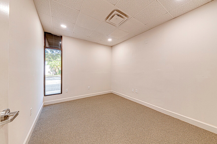 More Photos Of 2803 S Bay St, Eustis Medical For Sale