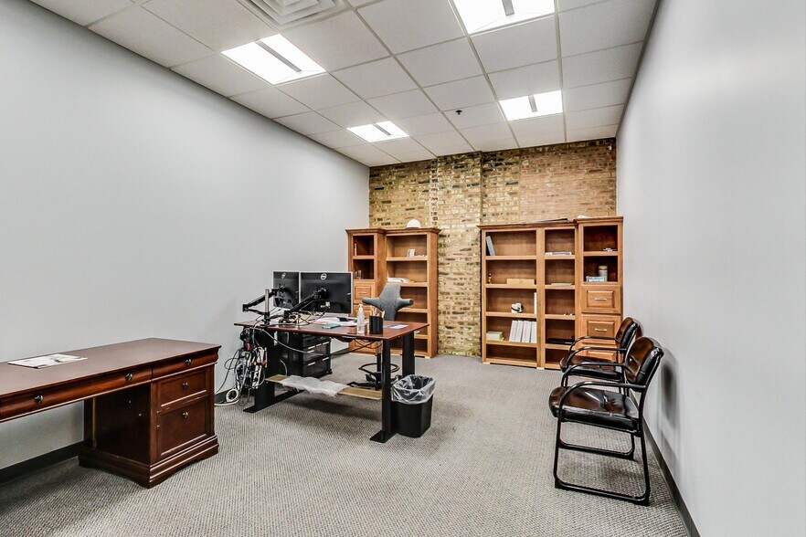 More Photos Of 526 E 114th Pl, Chicago Manufacturing For Lease