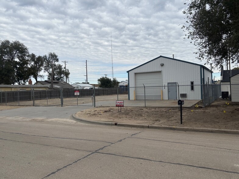 Primary Photo Of 1438 S Handley St, Wichita Flex For Lease