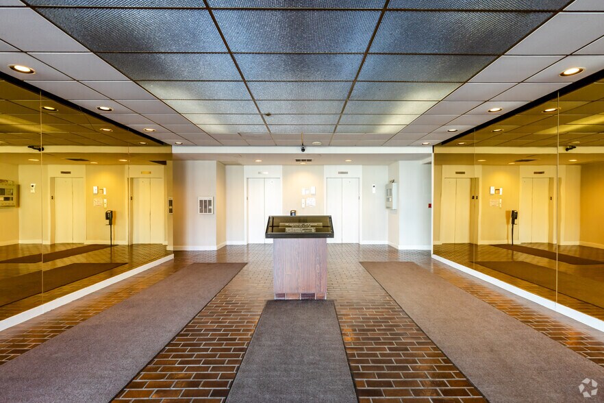 More Photos Of 222 NE Monroe St, Peoria Office For Sale