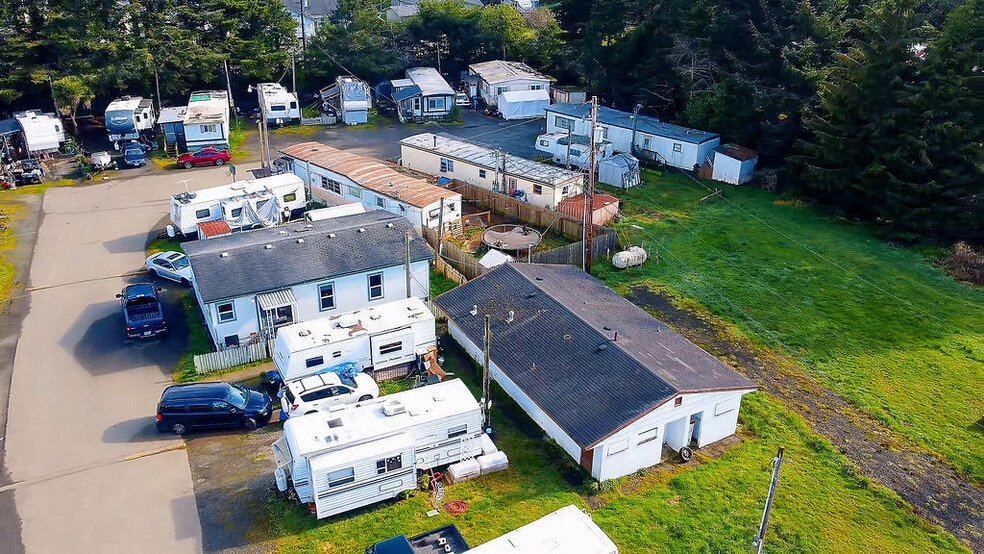 More Photos Of 718 F St, Coos Bay Manufactured Housing Mobile Home Park For Sale