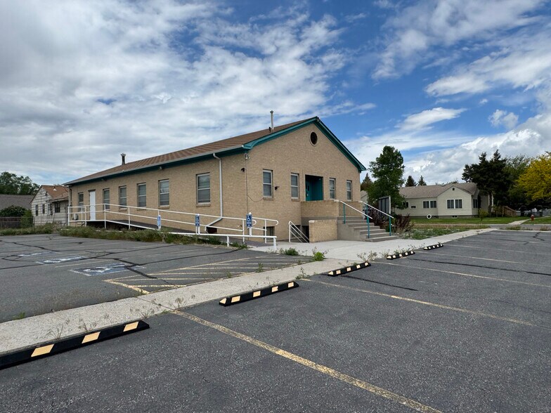 More Photos Of 402 S 7th St E, Riverton Flex For Sale