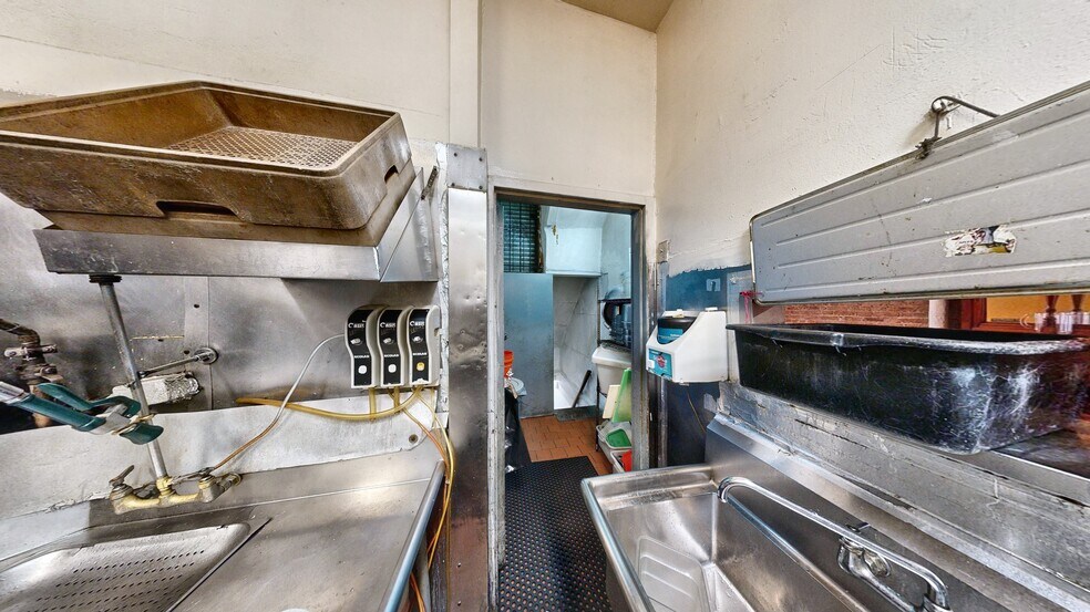 More Photos Of 195 Bedford Ave, Brooklyn Multifamily For Sale