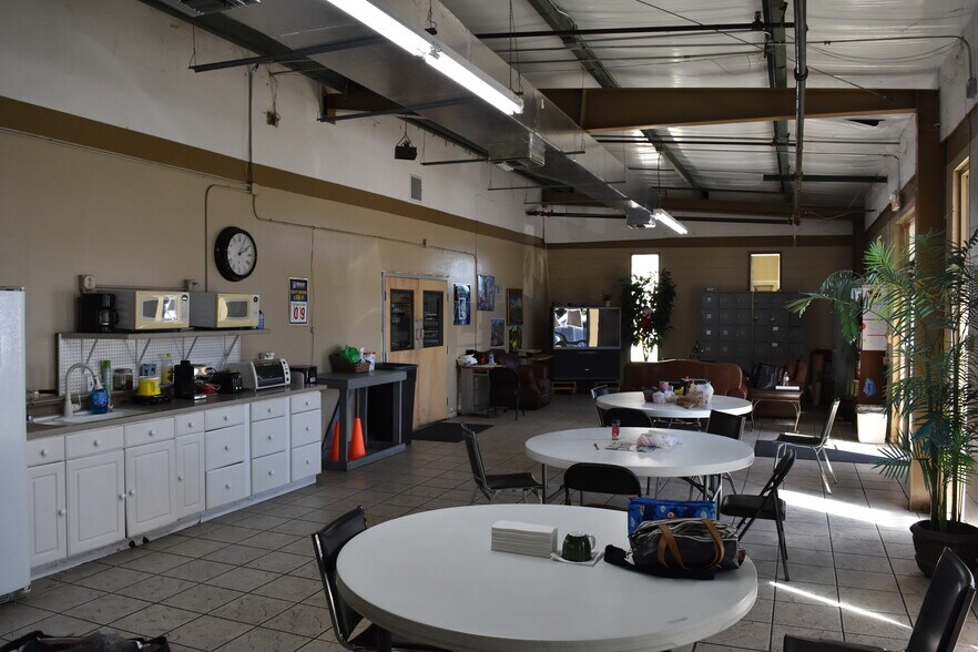 More Photos Of 12450 Automobile Blvd, Clearwater Warehouse For Sale