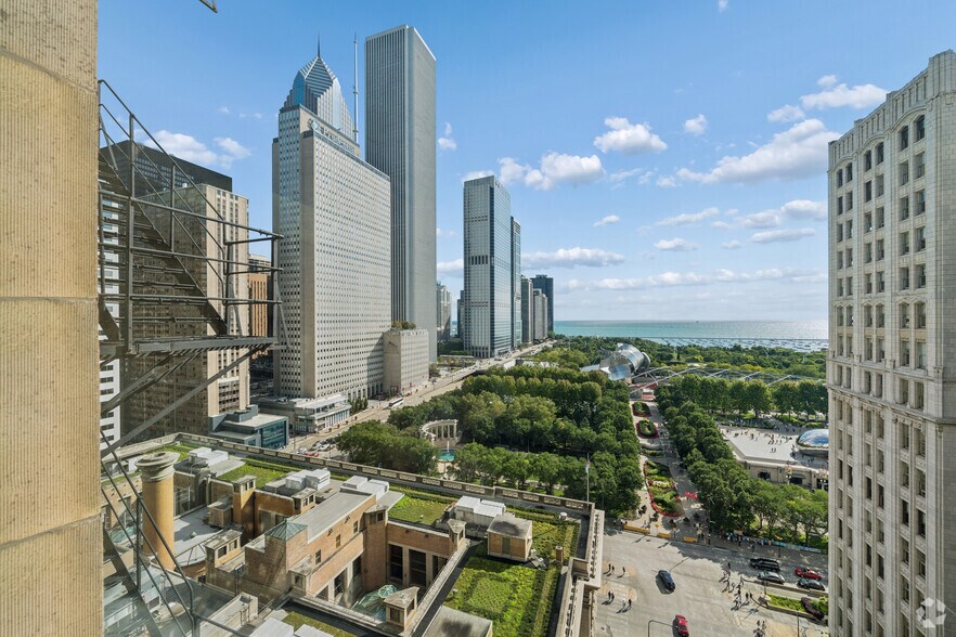 More Photos Of 111 N Wabash Ave, Chicago Office For Sale