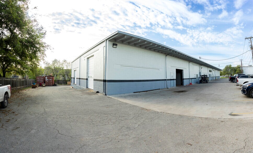 More Photos Of 3615 Willow Springs Rd, Austin Warehouse For Lease