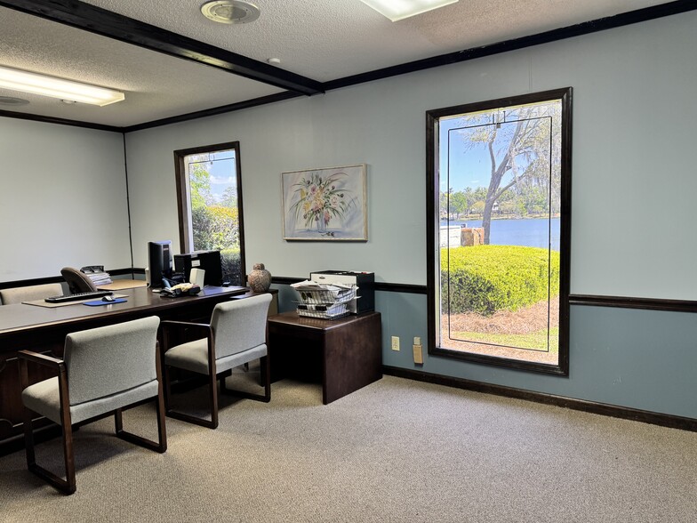 More Photos Of 151 SE Lakeshore Dr, Madison Medical For Sale