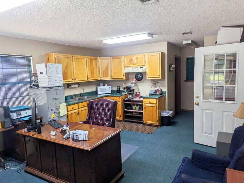 More Photos Of 2261 Dawes Rd, Mobile Warehouse For Sale