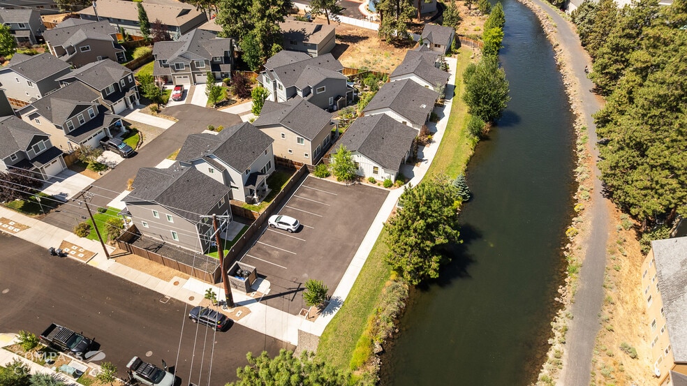 More Photos Of 61615 Alstrup Rd, Bend Apartments For Sale