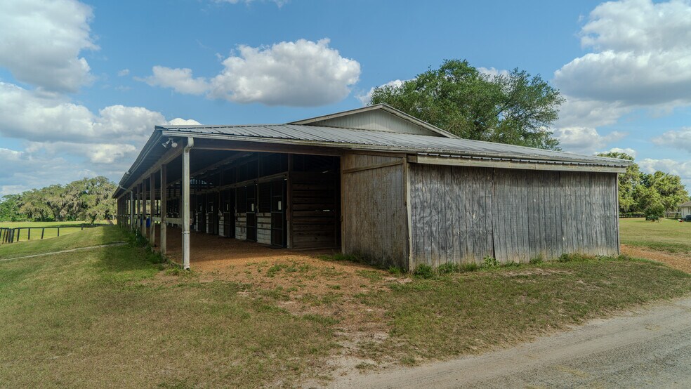 More Photos Of 12219 SW 26th St, Ocala Horse Stables For Sale