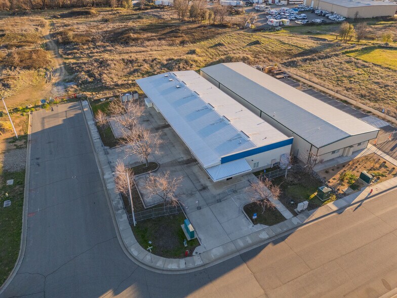 Primary Photo Of 2495-A-2495-B Progress Dr, Redding Manufacturing For Lease