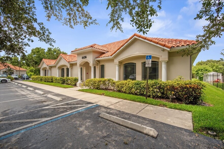 More Photos Of 8626 N Himes Ave, Tampa Medical For Sale