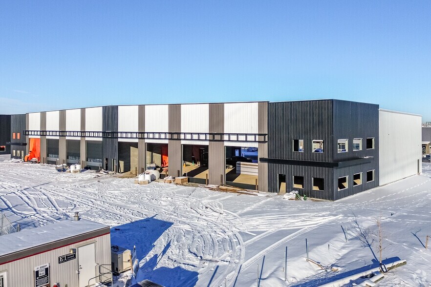 More Photos Of 6 Wrangler Pl, Rocky View No 44 Service For Lease