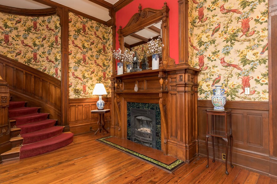 More Photos Of 117 Broad St, Charleston Hotel For Sale