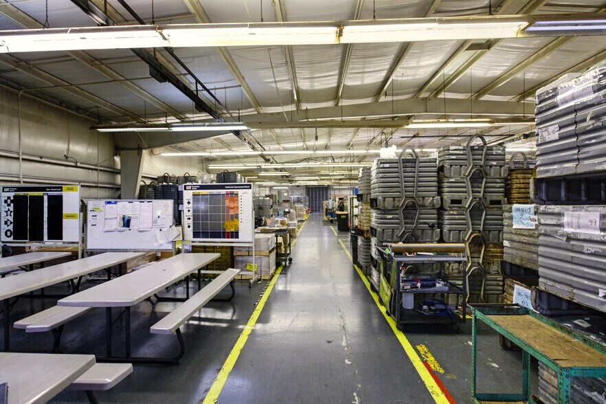 More Photos Of 3581 Mercantile Ave, Naples Manufacturing For Lease