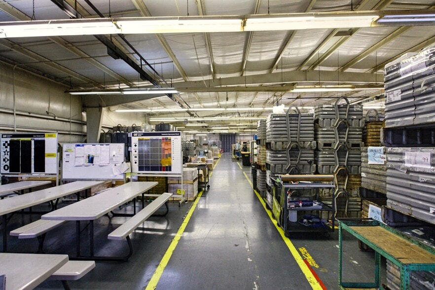 More Photos Of 3581 Mercantile Ave, Naples Manufacturing For Lease