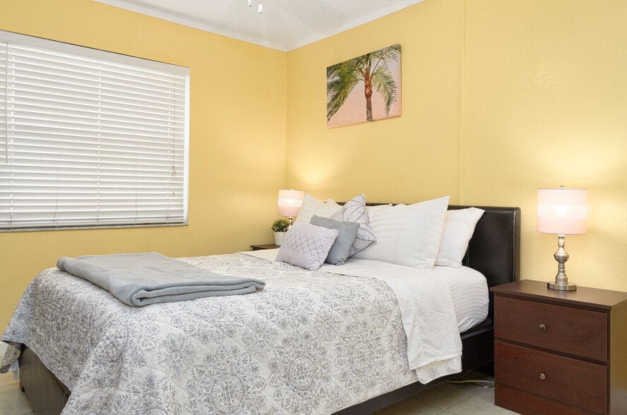 More Photos Of 125 110th Ave, Treasure Island Apartments For Sale
