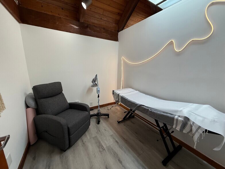 More Photos Of 8200 W Sunrise Blvd, Plantation Office For Sale