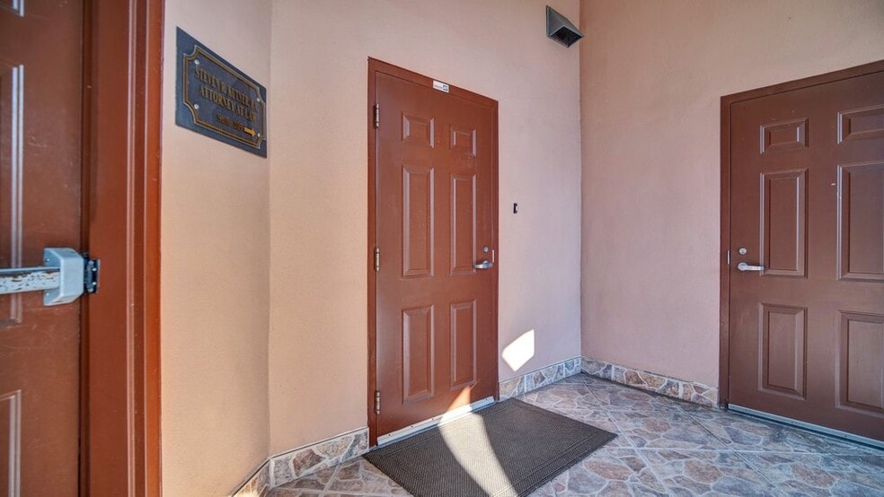 More Photos Of 260 Lookout Pl, Maitland Medical For Sale