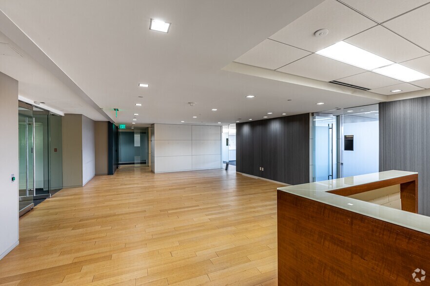 More Photos Of 4900 Main St, Kansas City Office For Lease