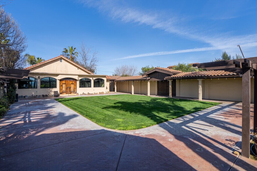 More Photos Of 8482 W Linne Rd, Tracy Winery Vineyard For Lease