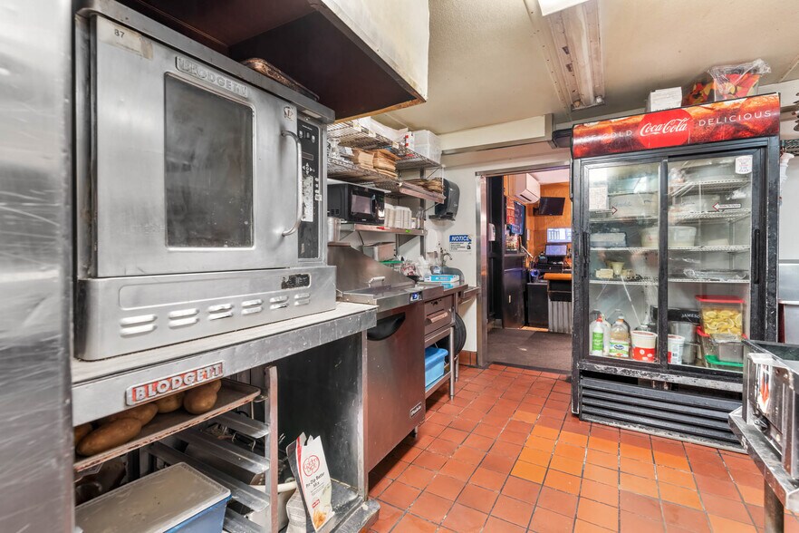 More Photos Of 176 Columbus Ave, Pawtucket General Retail For Sale