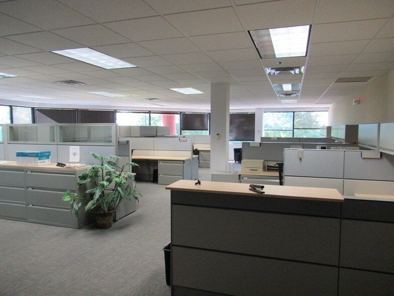 More Photos Of 3201 W White Oaks Dr, Springfield Office For Sale