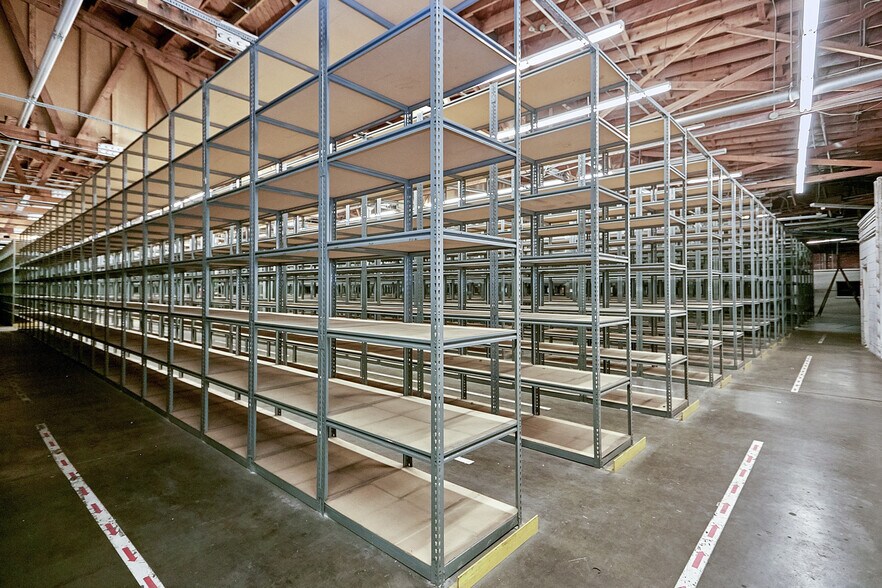 More Photos Of 5300 Harbor St, Commerce Warehouse For Lease