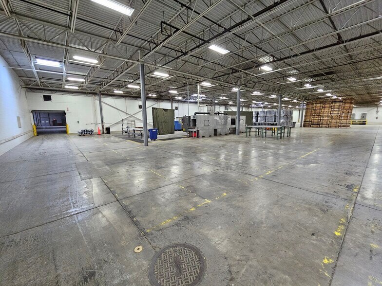 More Photos Of 100 Centre Dr, Orchard Park Warehouse For Lease