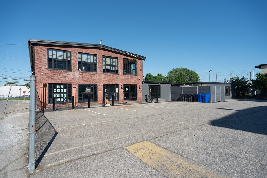 More Photos Of 99 S Bend St, Pawtucket Light Manufacturing For Lease